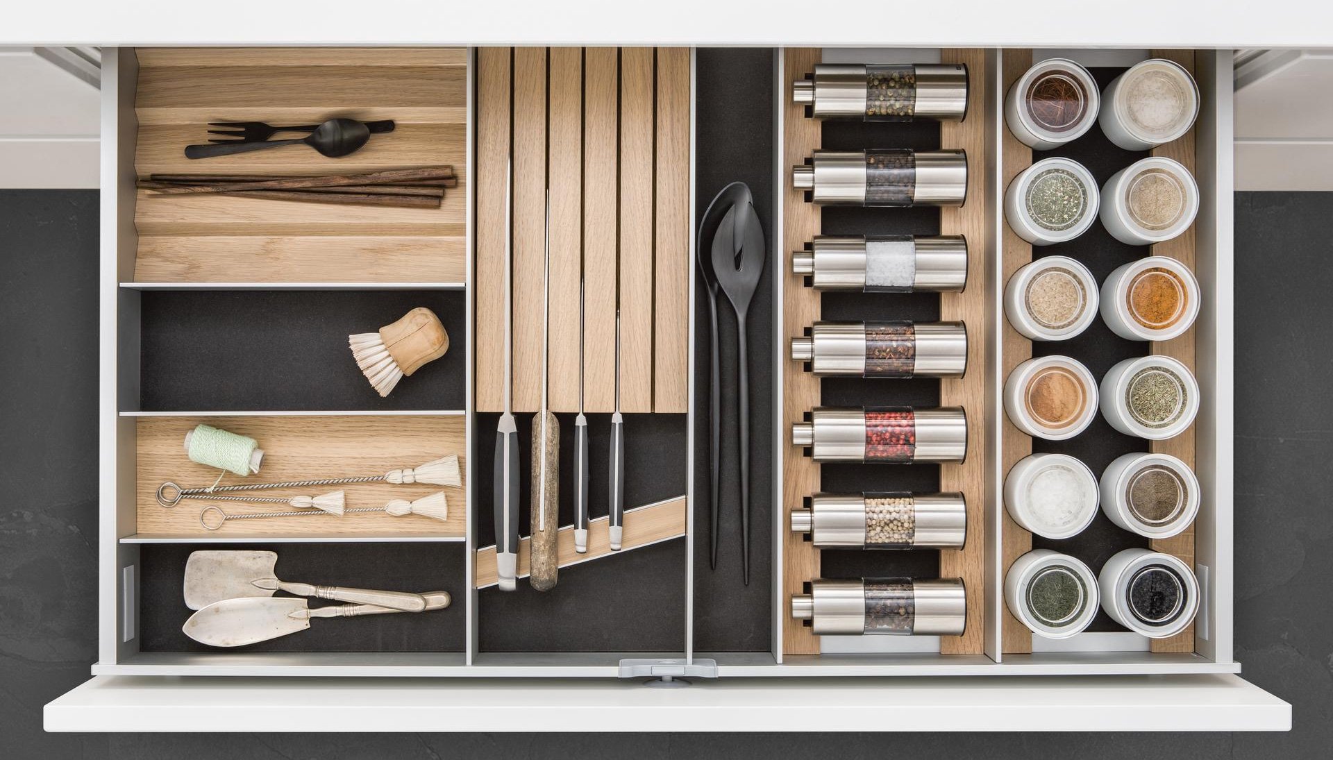 Keukenladen en kasten efficiënt inrichten met SieMatic | Indeling naar wens | Satink Keukens Keukenladen en kasten efficiënt inrichten met SieMatic | Indeling naar wens | Satink Keukens